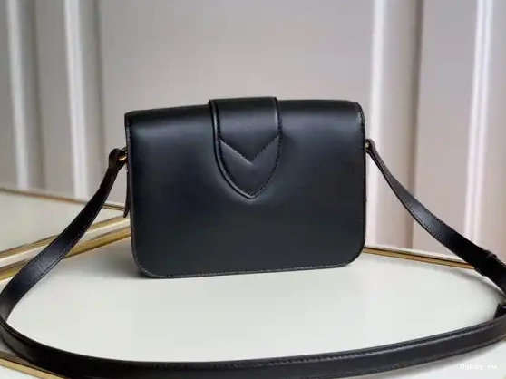 9 PONT VUITTON LOUIS 0703